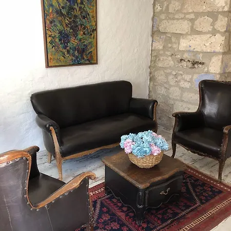 Livan Deluxe Hotel 3*