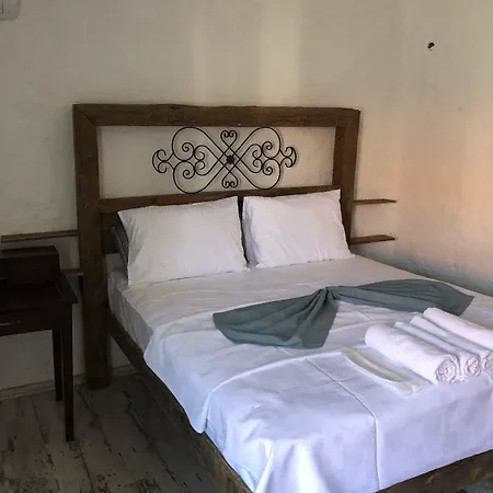 Livan Deluxe Hotel 3*