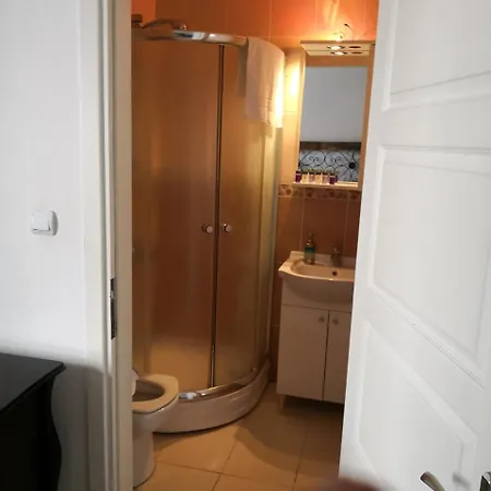 Livan Deluxe Hotel 3*